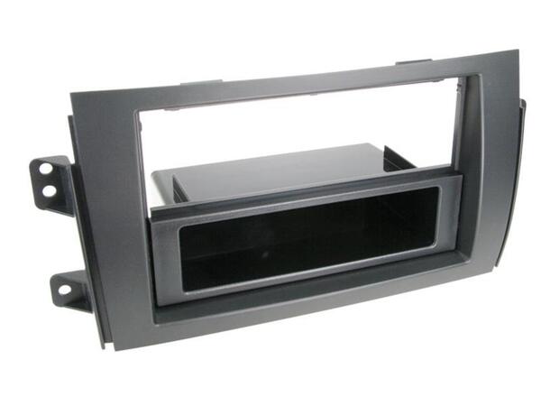 Monteringsramme 1-DIN, Suzuki SX4 2006-> sort, 1DIN m/lomme 